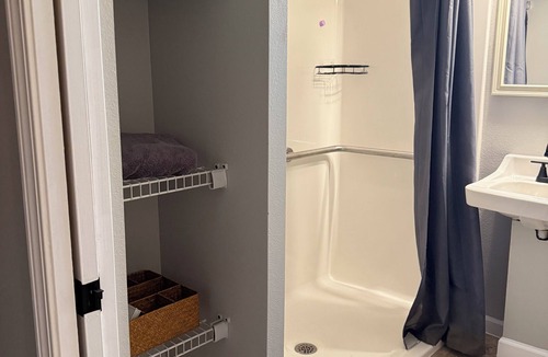 Cape Girardeau Apartment | EN04 - Downtown Private 1BR Apartment in Secure Building
