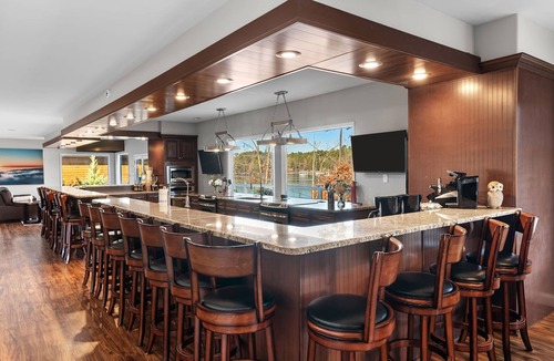 Timber Creek House | 🌅 Endless Summer- Movie Theater, Hot Tub and Game Rooms 🌅