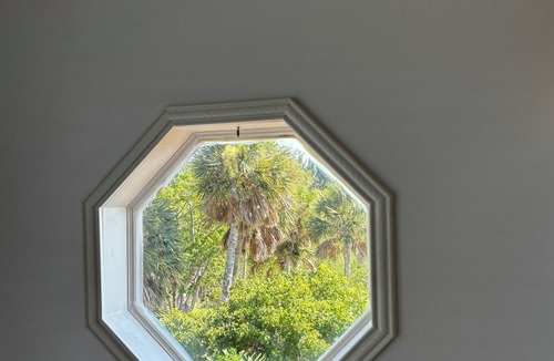Sebastian House | Enjoy fishing, boating & birding from secluded home on the Indian River Waterway