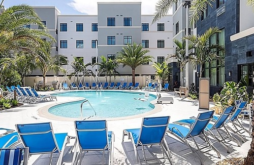 Naples Apartment | Enjoy Poolside Cocktails & BBQ at Studio Near Marco Island + Breakfast Included