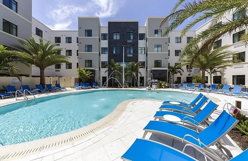 Naples Apartment | Enjoy Poolside Cocktails & BBQ at Studio Near Marco Island + Breakfast Included