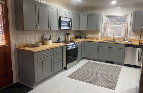 Anderson House | Enjoy the Holidays in this recently remodeled Brick rambler. All new furnishings