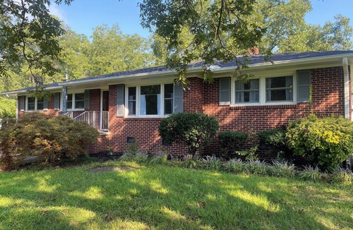 Anderson House | Enjoy the Holidays in this recently remodeled Brick rambler. All new furnishings