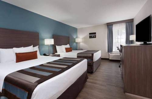 Florida Central Atlantic Coast Hotel | Enjoy Theme Park Fun at Spacious Resort Orlando