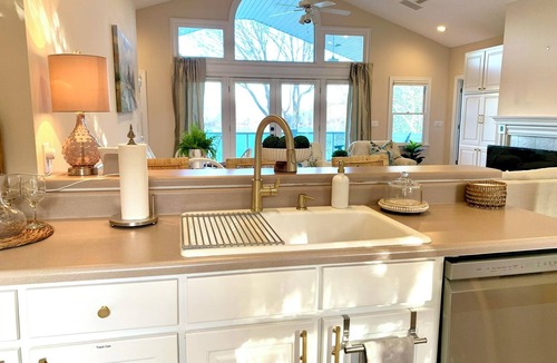 Six Mile House | Enjoy your own slice of paradise on Lake Keowee. On the water & amazing sunsets.