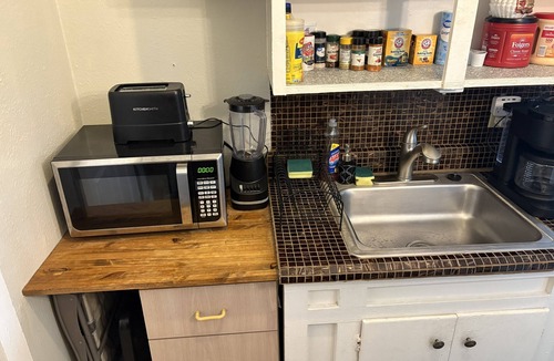 Sanford Apartment | Enjoyable Studio Near Orlando w/Kitchen + Free Parking in charming Sanford