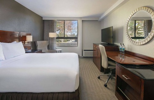 Executive Park Hotel | Ensuring a Very Comfortable & Memorable Stay! Pets Are Welcome, Parking, Pools!