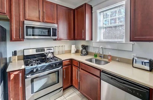 Dilworth Apartment | Entire 4-Unit in Dilworth | 8 Beds | near Uptown