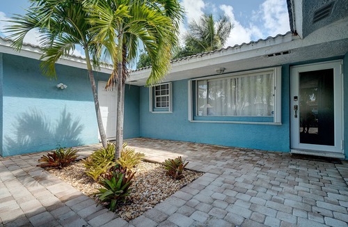 South Corals House | Entire home with a resort style pool. Close to beaches, shopping & resturants.