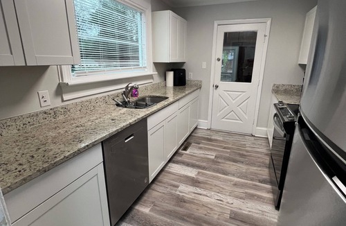 Cayce House | Entire House- 3 bedrooms in charming Cayce Close to downtown and Ft. Jackson.