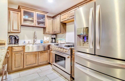 Thunderbolt House | Entire Southern Home between Downtown and Beach