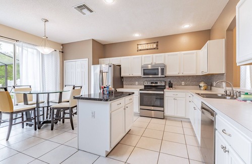 Lake Berkley Villa | Entire Villa Vacation House 7 Br/4.5 BA Pool