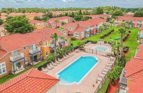 Lake Berkley Villa | Entire Villa Vacation House 7 Br/4.5 BA Pool