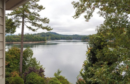 Cullowhee House | Escape to Lake Glenville