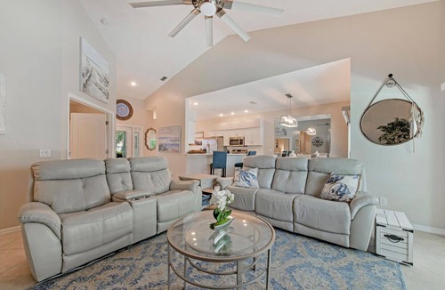 Naples House | Escape to Paradise: Luxurious 3 Bed/2 bath w/Pool