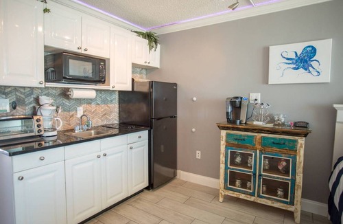 Treasure Island Condo | Escape to Romantic 4th Floor Beachfront Stateroom with Beach View: Beach, Pool, Tiki Bar, Grills