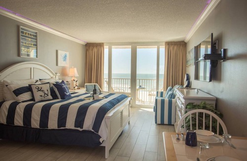 Treasure Island Condo | Escape to Romantic 4th Floor Beachfront Stateroom with Beach View: Beach, Pool, Tiki Bar, Grills