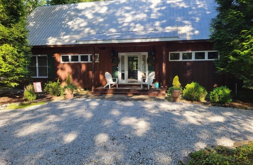 Monteagle Cabin | Escape to the beauty of Monteagle with this private bluff-top cabin