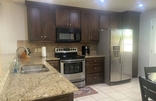 Valdosta House | Escape to Valdosta: Explore Wild Adventures & Relax