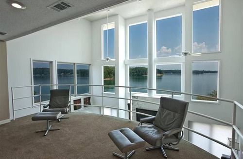 Seneca House | "Estate on the Lake" 7 Bedrooms/7 Bathrooms, 8400+ sq ft!