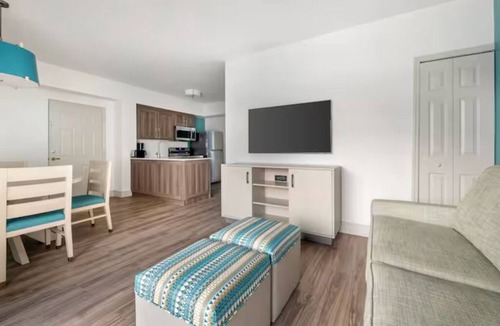 West Kissimmee Hotel | Every Great Vacation Needs a Place Like This! Outdoor Pool, Unit with Kitchen!