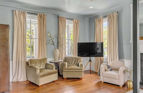 The Old Commons House | Exclusive Access to Circa 1785 Hotel w Water Views
