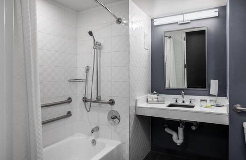Dunwoody Hotel | Executive King Stay | Swimming Pool | Minutes to Brook Run Park