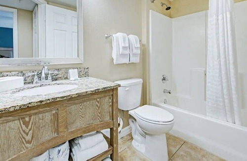 West Kissimmee Hotel | Experience an Inviting Villa Ideal for Families Visiting Orlando w/Outdoor Pool