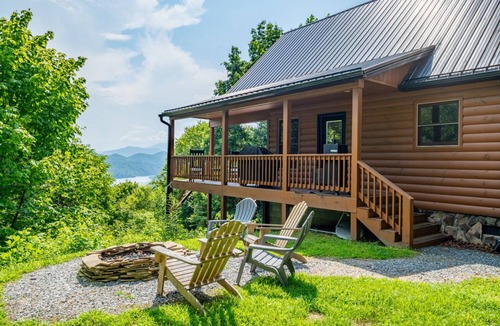 Almond Cabin | Experience serene lake views at the 3-bedroom Morning View Over Lake Fontana Cabin