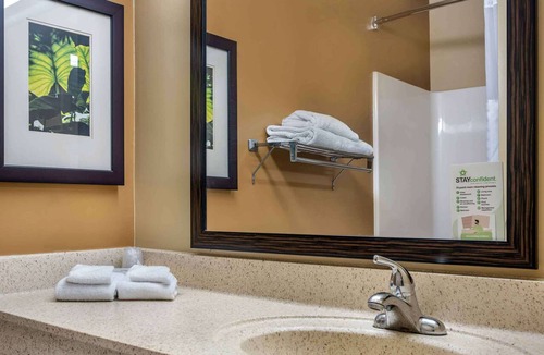 Poplar Place - University Place Hotel | Extended Stay America Suites Savannah Midtown