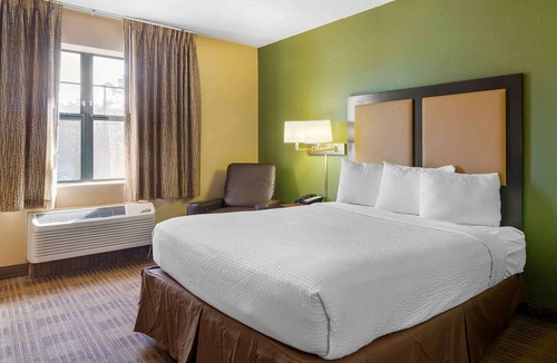 Poplar Place - University Place Hotel | Extended Stay America Suites Savannah Midtown