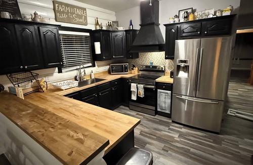 Newberry House | Fabulous 4 Bedroom Family-Friendly Cottage w/Large Fenced Yard in Newberry, FL