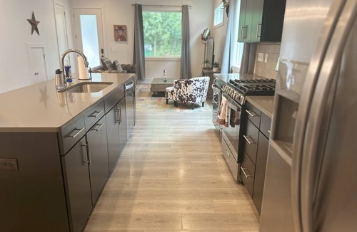 Sugar Creek House | Fabulous 4-bedroom house with Central AC in charming Charlotte close UNC & NoDa