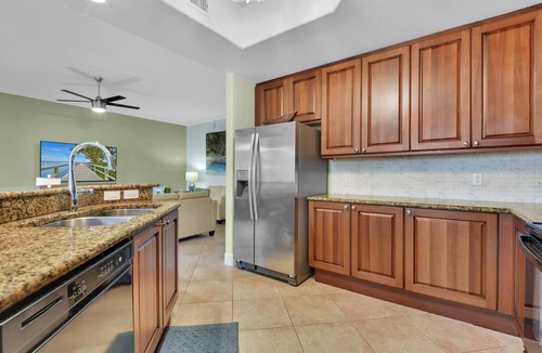 Royal Harbor Cottage | fabulous waterfront resort, 3 pools, lazy river, walk to 5th Ave!