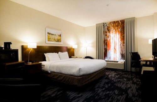 North Charleston Hotel | Fairfield Inn & Suites by Marriott Charleston North/Ashley Phosphate