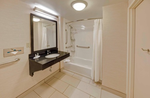 Florida Center Hotel | Fairfield Inn & Suites by Marriott Near Universal Orlando