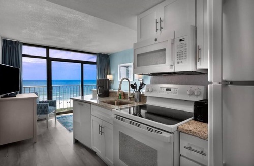 Ocean Drive Hotel | Family 2BR | Pool Acces Oceanfront & Full Kitchen.