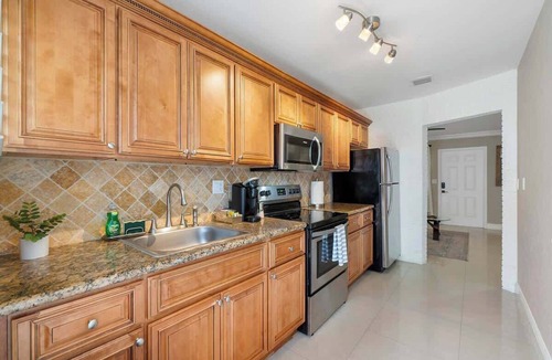 Lake Ridge House | Family Compound🏠Tiki Hut/Close to Beach👙King Beds🛏️