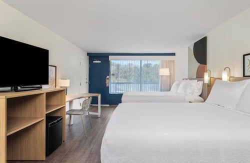 Hilton Head Island Hotel | Family-friendly with Outdoor Pool Near Beach Access and Restaurants | 4 Units