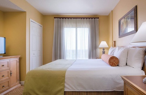 Lake Buena Vista Hotel | Family Friendly Orlando Resort Near Disney!