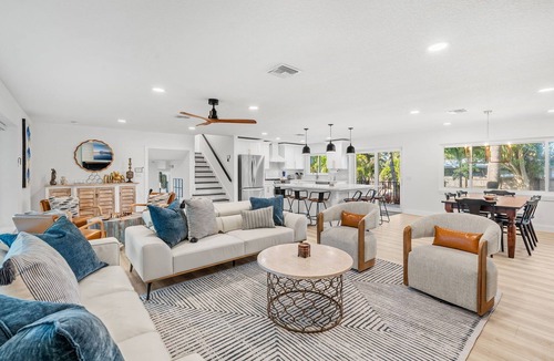 Melbourne Beach House | Family‑Friendly Getaway — 5 Mins From the Beach, Pool, Fenced Yard, Game Room & Patio ☀️