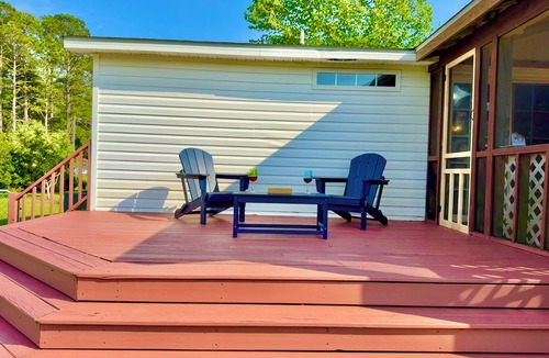 Newport House | Family Friendly Coastal Home Dog Friendly Yard Near Beach Sleeps 7