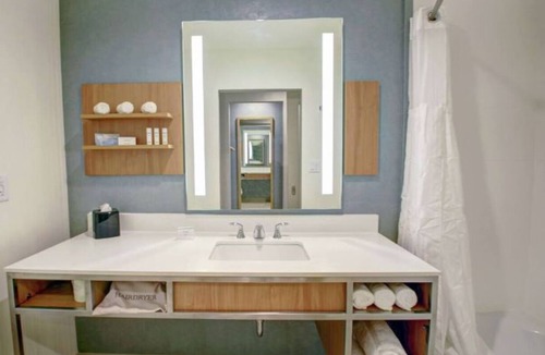 Wesley Chapel Hotel | Family-friendly! Free Breakfast and Parking, Outdoor Swimming Pool!