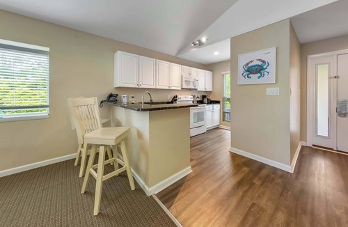 Fairfield Harbour Apartment | Family Friendly Lakefront Condo- Pools, Fishing & Fun in New Bern!