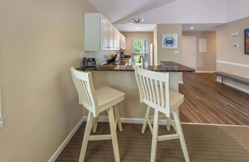 Fairfield Harbour Apartment | Family Friendly Lakefront Condo- Pools, Fishing & Fun in New Bern!