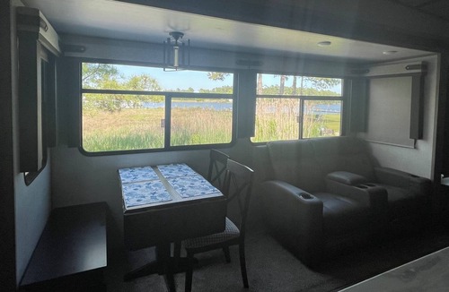 Pinecrest House | Family friendly marina offering a 2-bdr 5th wheel w/ full marina view