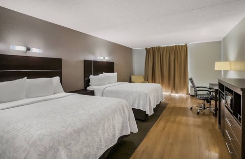 Ashley Oaks Hotel | Family-friendly Room w/Free Hot Breakfast | Free Onsite Parking