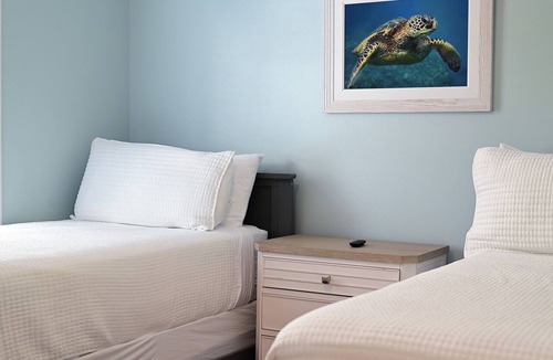 Bradenton Beach Hotel | Family Friendly 2 bedroom 1 bathroom with private Courtyard