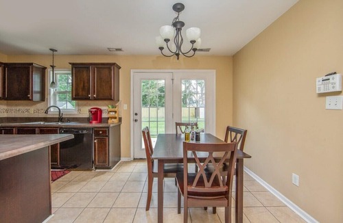 Fayetteville House | Family Friendly w/Fenced Yard and EV Charger!