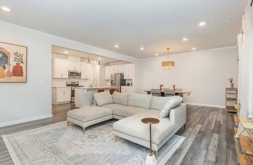 Garner House | Family Friendly with Sunroom & Game Room